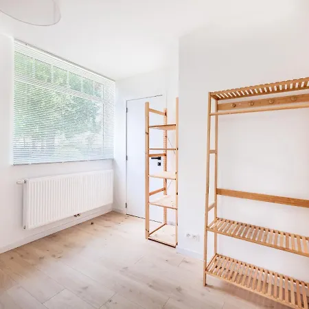 Fibi Centrally Located In Villa *